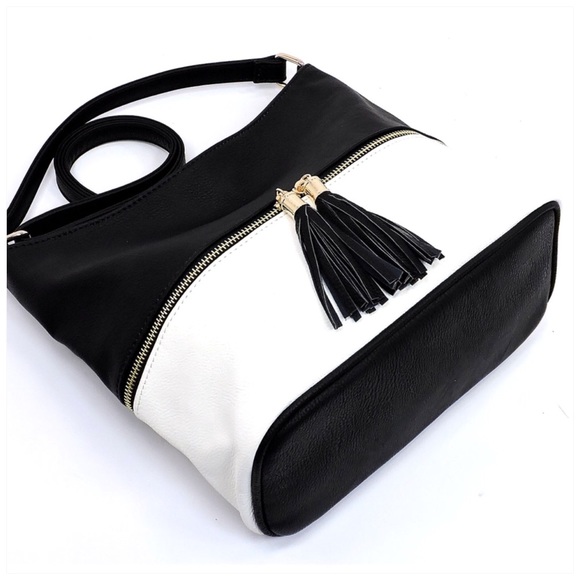 Silver & Blue Zip Colorblock Crossbody Bucket Bag - Picture 5 of 8